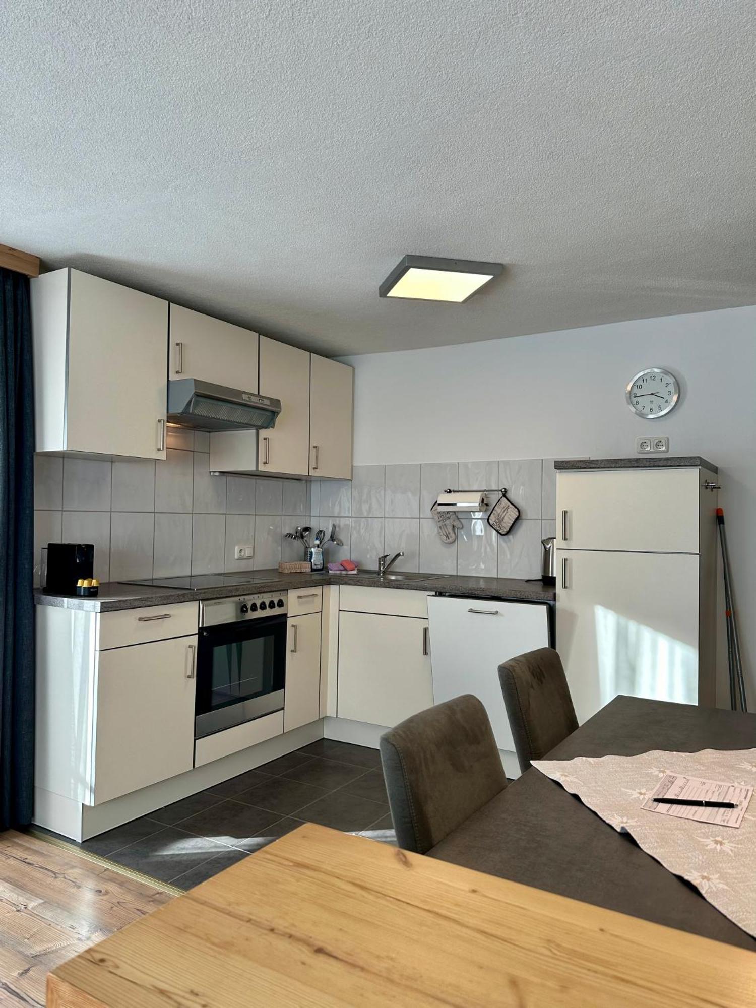 Haus Wierer Mayrhofen Zimmer foto